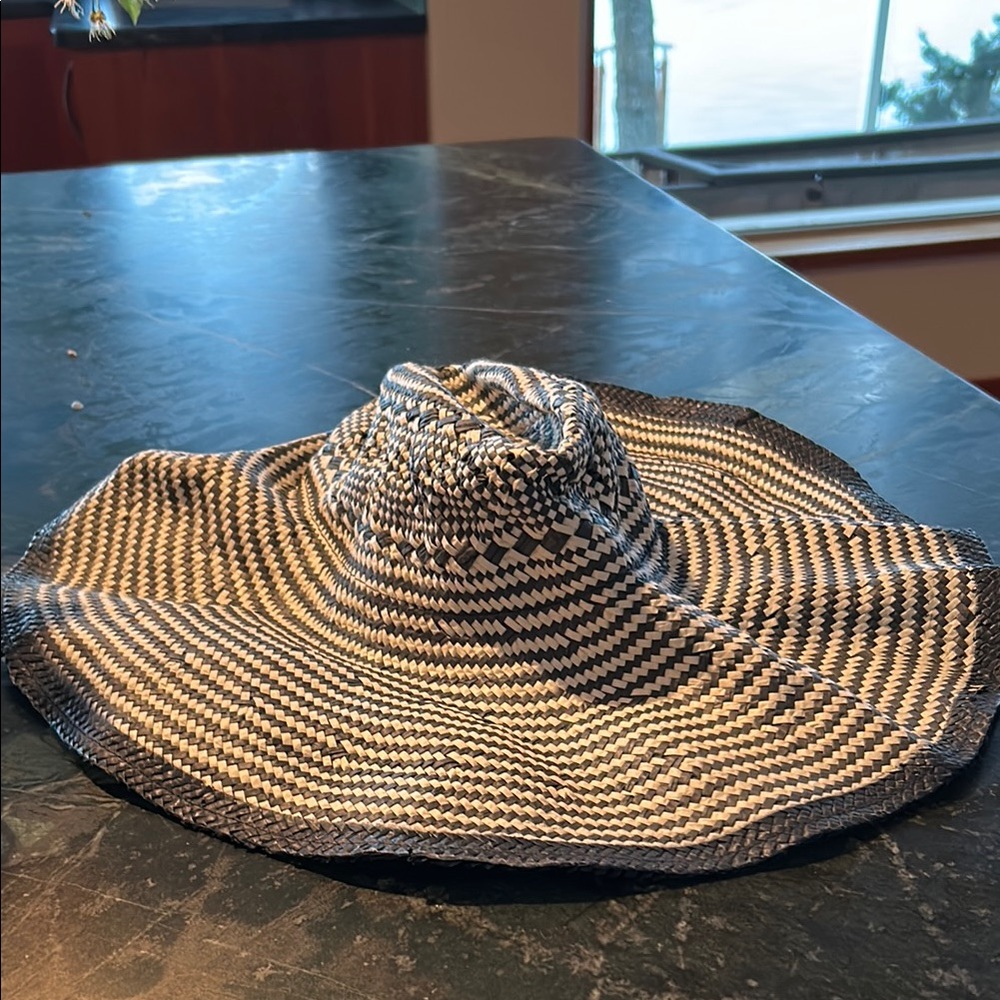 Stylish Black and White Women's Sun Hat